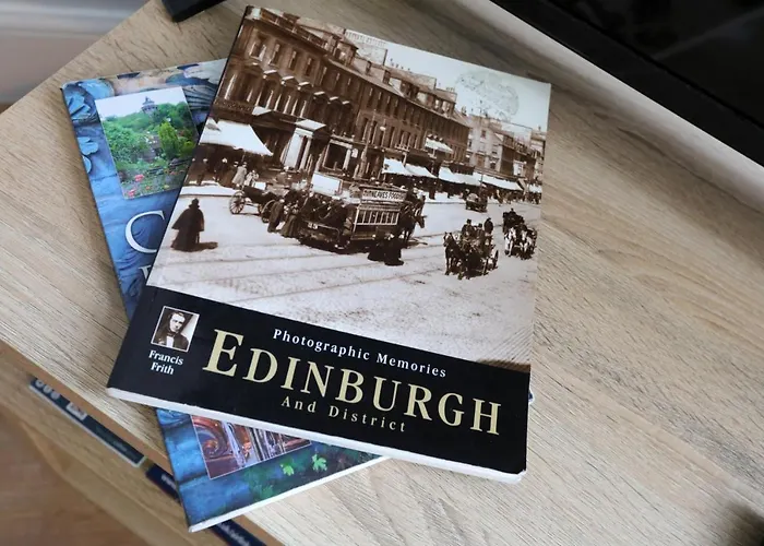 Edinburgh City Central Apartment Sleeps 6 Free Parking